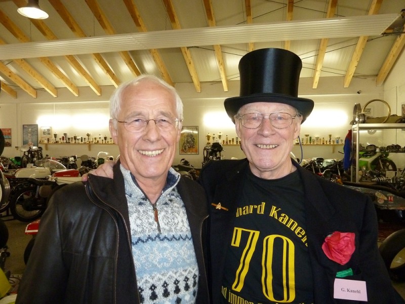 Karl Heinz Sondergeld und Gerhard Kanehl im Race Museum.
