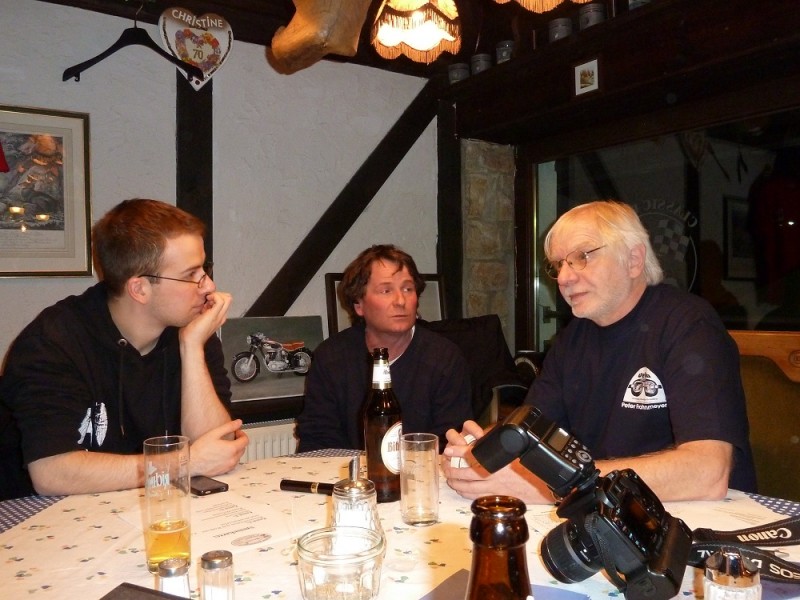 Frithjof Erpelding jun. (links und Mitte) mit Peter Frohnmeyer.

