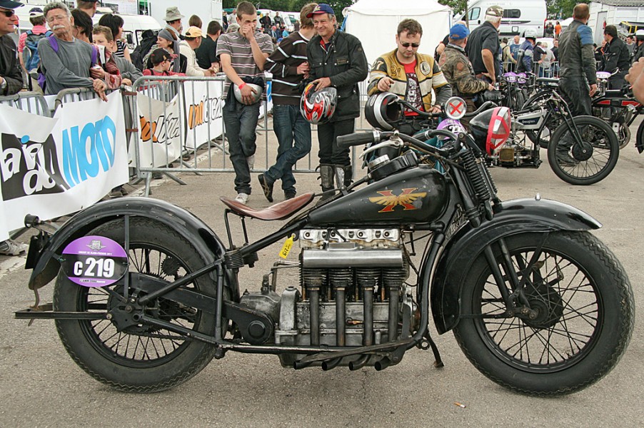 Roland Hauger
HENDERSON 1300 K de Luxe   1925
