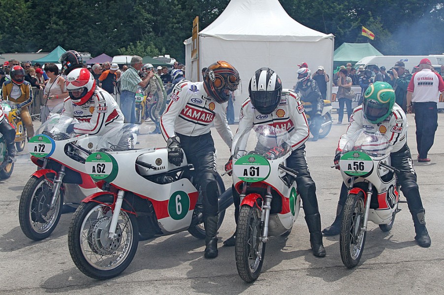 Pentti Korhonen - Jos Schurgers - Phil Read - Bruno Kneubühler 
Yamaha Classic Racing Team
