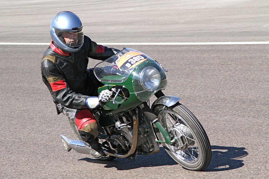 Colin Cordery
VELOCETTE 350 Mac   1936
