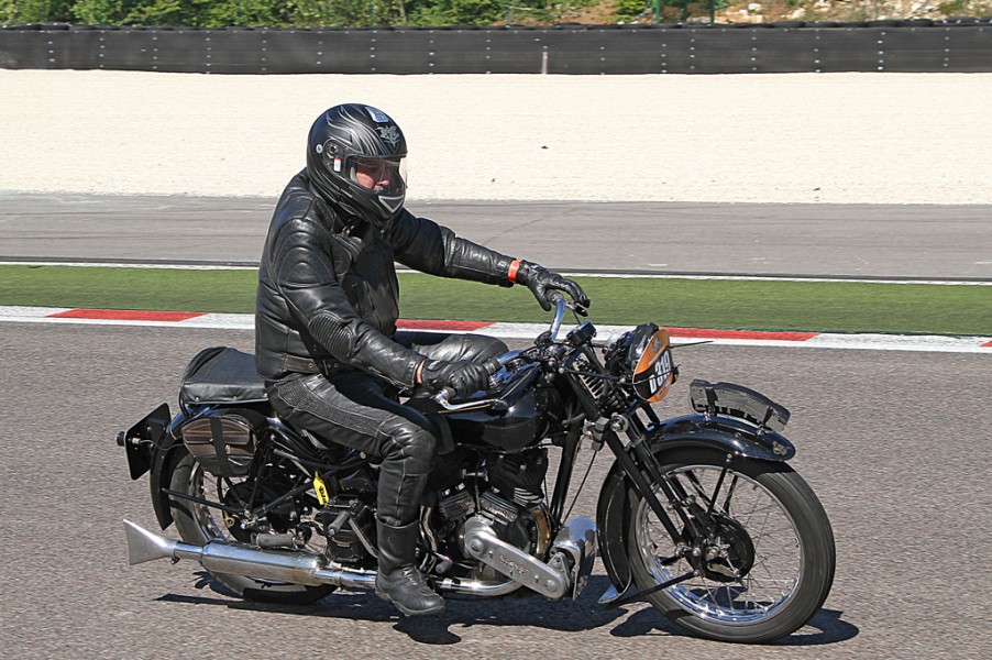 Kenneth Baxter
BROUGH SUPERIOR 1000 SS80   1938
