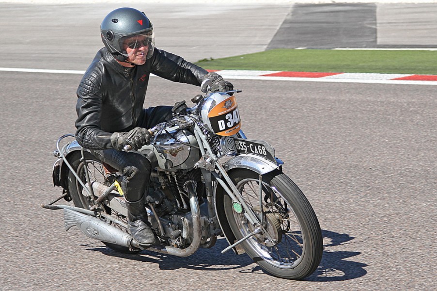 Bernhard Sutter
MOTOBECANE 500 55C   1938
