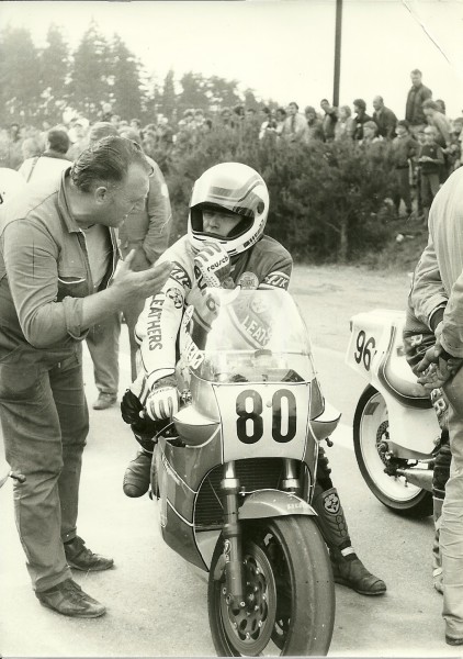 Jindrichuv Hradec 1986 Harry in gesprek met mechanieler Hans Heinig
