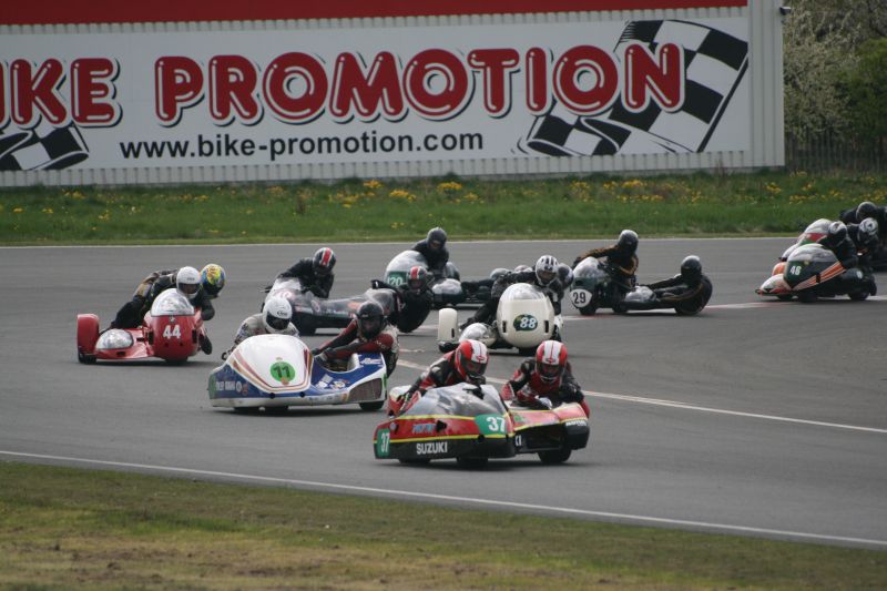 AMC Classic Sidecar Cup Schleiz 2010
nach_dem_Start_2
