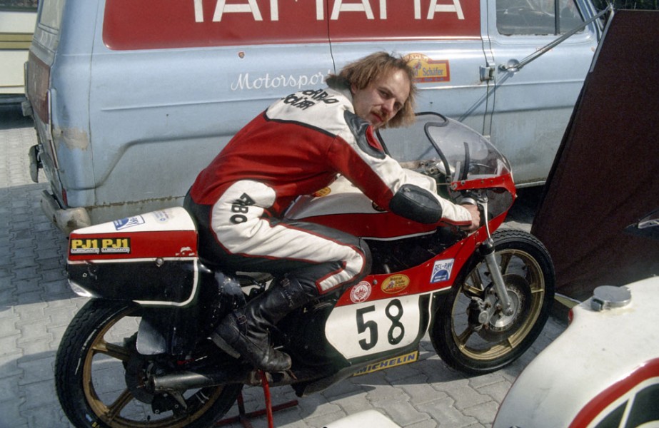 Heinz Pyka mit seiner TZ. Foto aus den 70er Jahren
Probesitzen in Hockenheim.
Hallo Heinz, melde dich mal.
Schlüsselwörter: Pyka