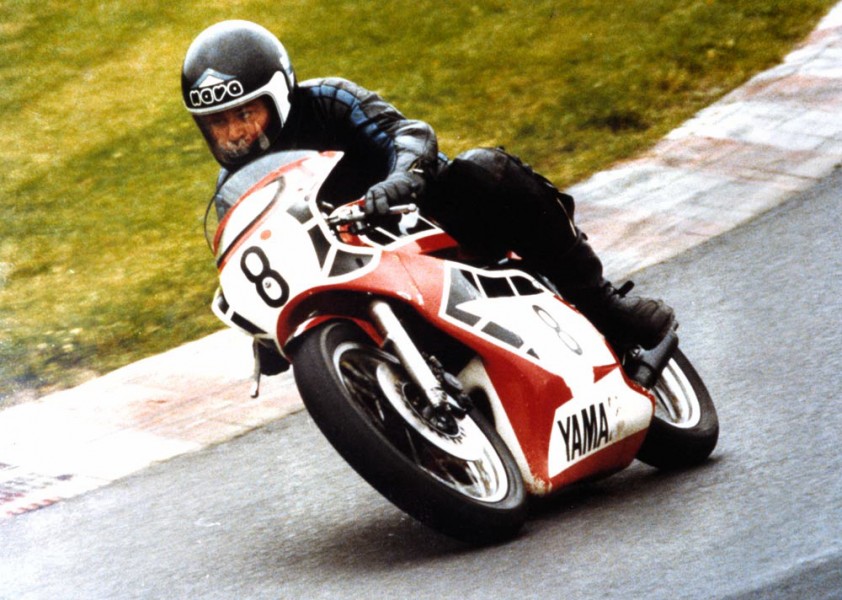 Yamaha TZ350E in Aktion (Nürburgring 1980 ?)
Erste Annäherungsversuche Fahrer (Rainer Schütte) und Mopped (Giftzwerg)
