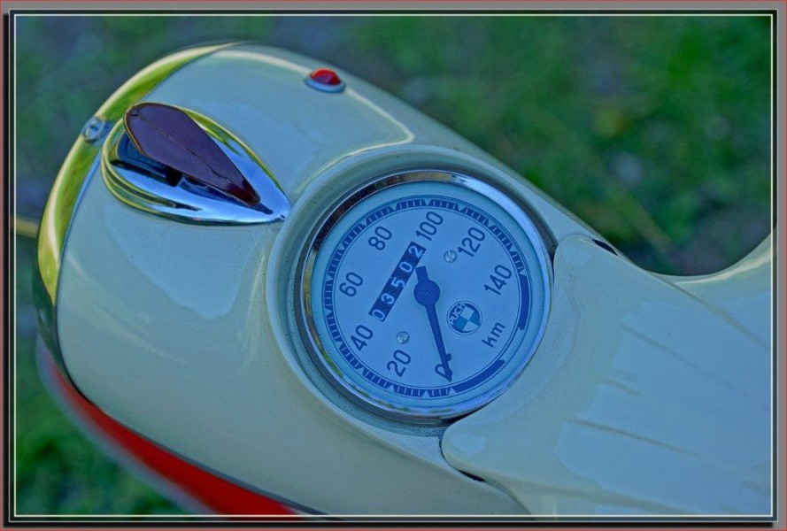 ..Altblech Made in Alpenrepublik..
..ein Teil unserer Roller der Puch Freunde Steyrtal..
Schlüsselwörter: Puch 150 SR
