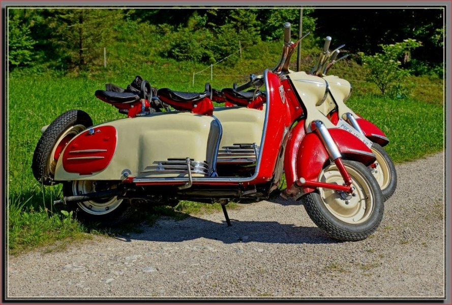 ..Altblech Made in Alpenrepublik..
..ein Teil unserer Roller der Puch Freunde Steyrtal..
Schlüsselwörter: Puch 150 SR