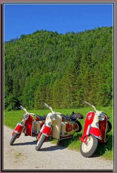 ..Altblech Made in Alpenrepublik..
..ein Teil unserer Roller der Puch Freunde Steyrtal..
Schlüsselwörter: Puch 150 SR