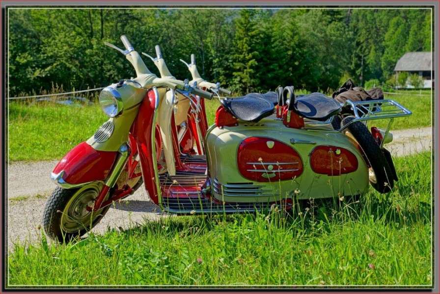 ..Altblech Made in Alpenrepublik..
..ein Teil unserer Roller der Puch Freunde Steyrtal..
Schlüsselwörter: Puch 150 SR