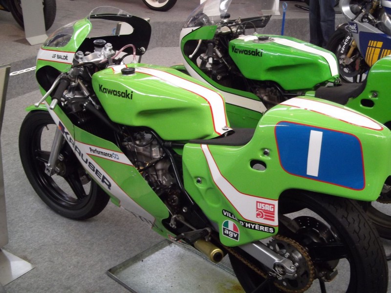 Kawasaki KR350 - Fahrer J.F. Baldé 1982
Im Museum Hockenheim steht nicht nur eine Kawasaki KR.
