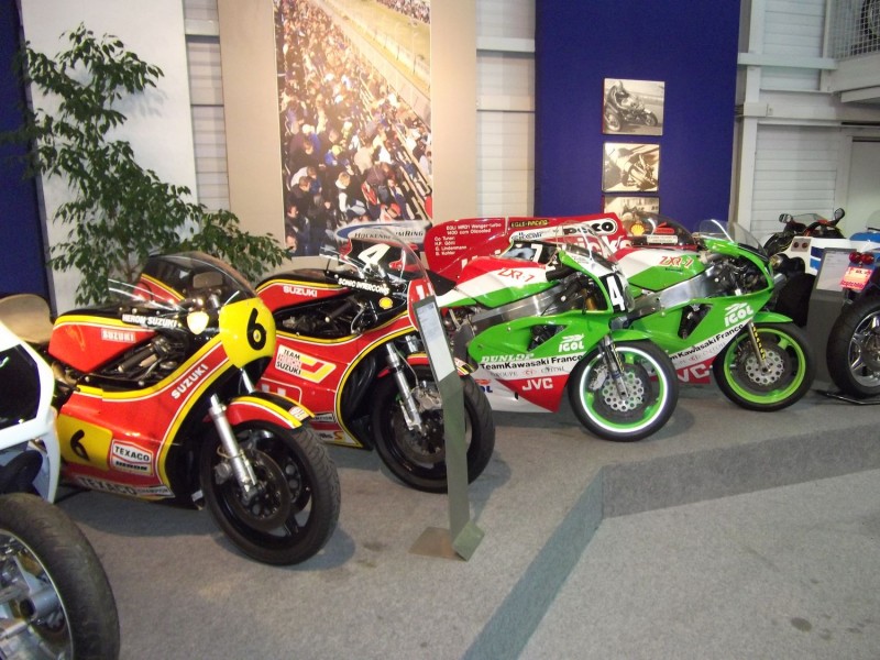 ZXR-7 Langstrecken - Werksmaschine 1988
Motorsport - Museum Hockenheim, Team Heron Suzuki und Team Kawasaki France, die Eckert Honda´s stehen gleich nebenan.
