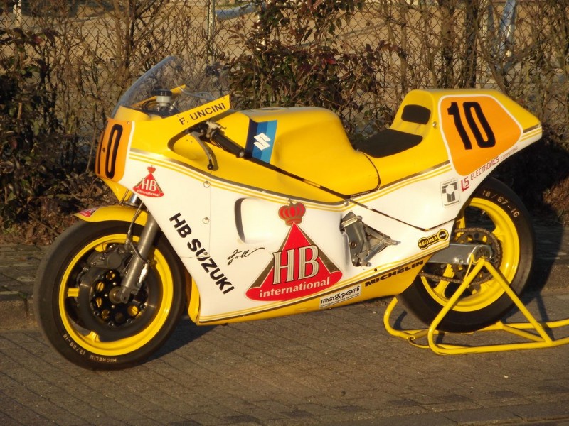 Suzuki 500 TGA1 1984
Das Motorrad war für Franco Uncini vorgesehen, dem Spitzenpiloten im Team Gallina.
Gefahren hat sie später auch der Schweizer Sergio Pellandini.
