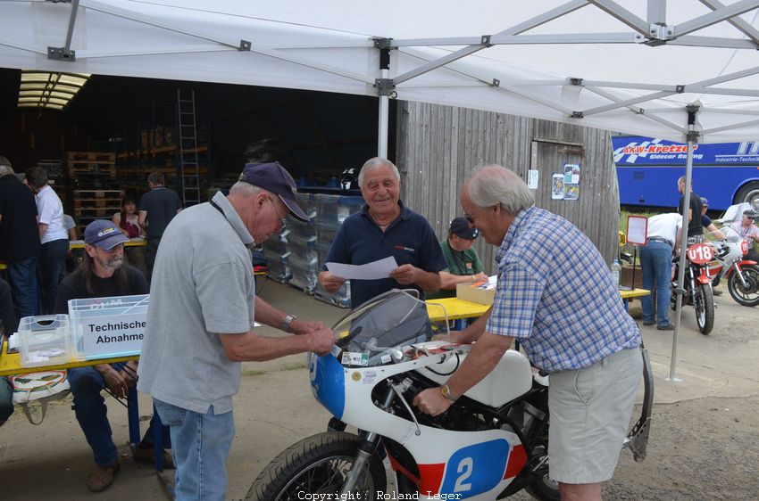 Heinz Rosner und Chas Mortimer bei der Abnahme
