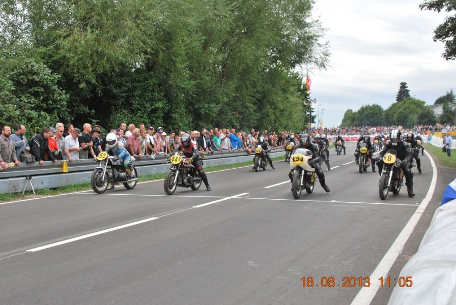 Schottenring Classic Grand-Prix 2013
Start Klasse K (Classic über 350ccm)
