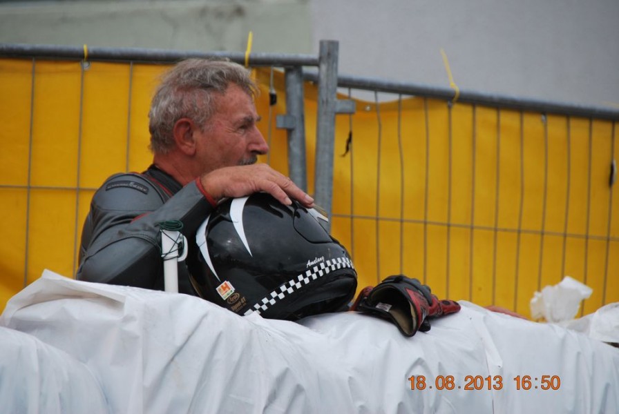 Schottenring Classic Grand-Prix 2013
 Schaltgestänge an der Norton gebrochen - Prof. Dr. Manfred Amelang
