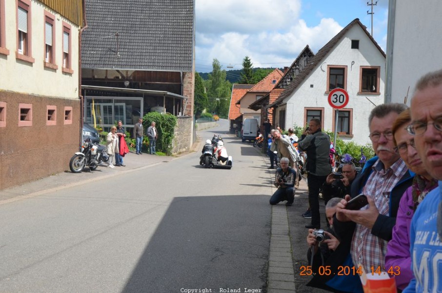 Ursenbach bebt - 85 Jahre Helmut Fath
das  müssten  die ersten meter der "URS" gewesen sein...
