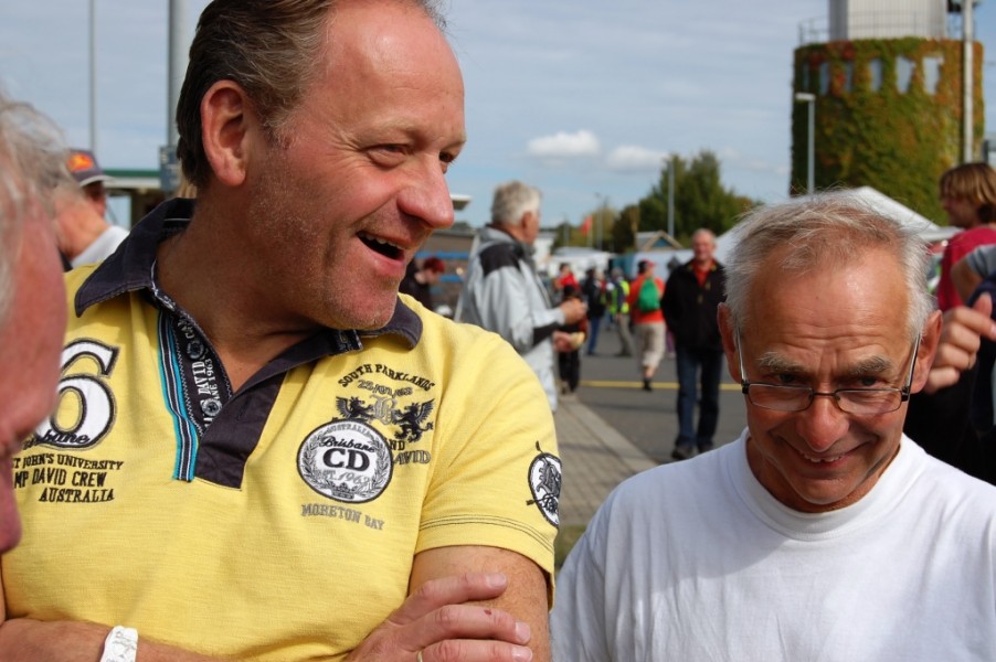 Stephan Aurich & Aalt Toersen
Die golden50ccracingriders beim Frohburger Dreieckrennen 2012.
Schlüsselwörter: Peter Wolf