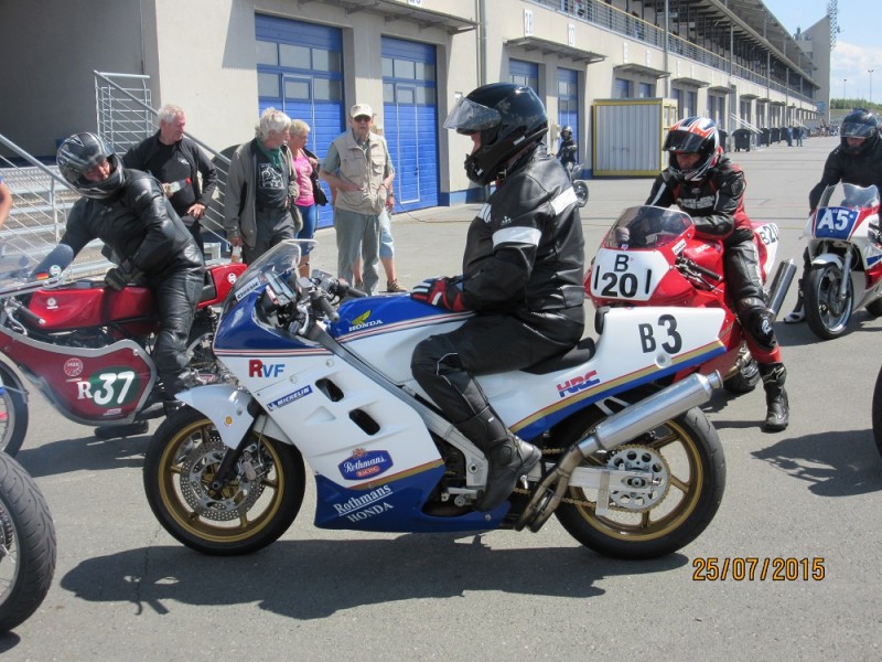 Classic Superbike Klasse-B
B3-Honda RVF 750, Joey Dunlop replica,
gebaut und gefahren von Hans Peter Voss.

