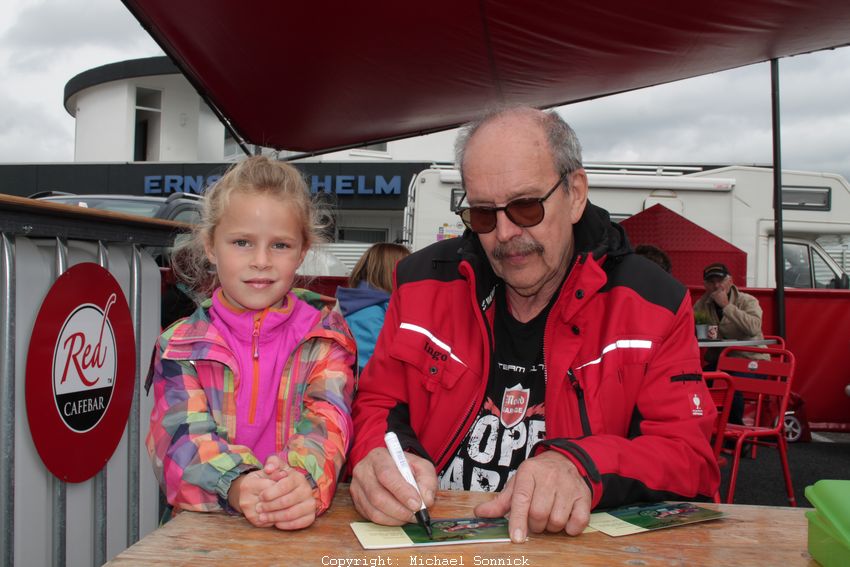 Ingo Emmerich mit seiner Enkeltochter
