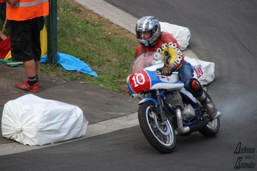 Schottenring Classic Grand-Prix 2013
Harald Wiedemann, Suzuki T500
