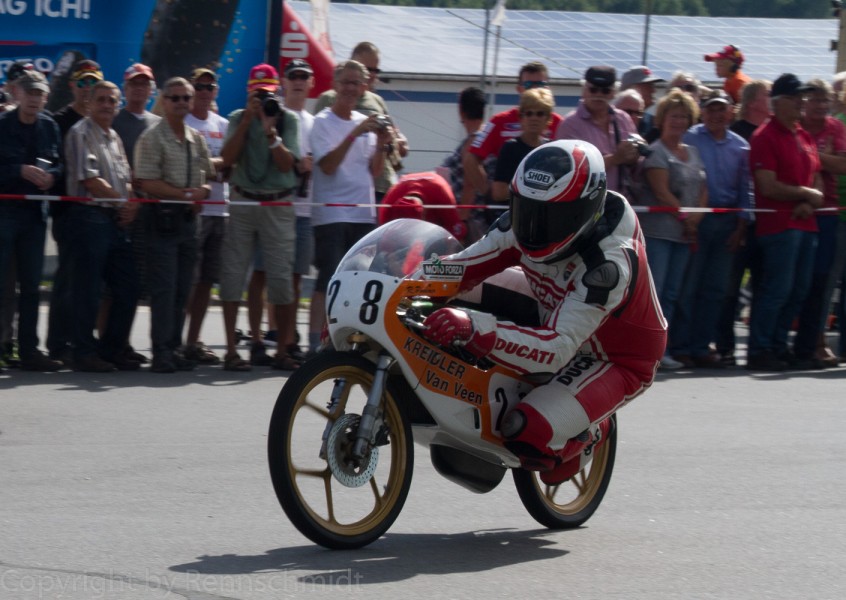Ralf Waldmann zaubert..
