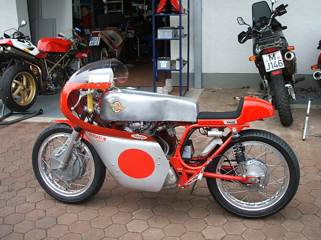 DUCATI 350 Desmo
