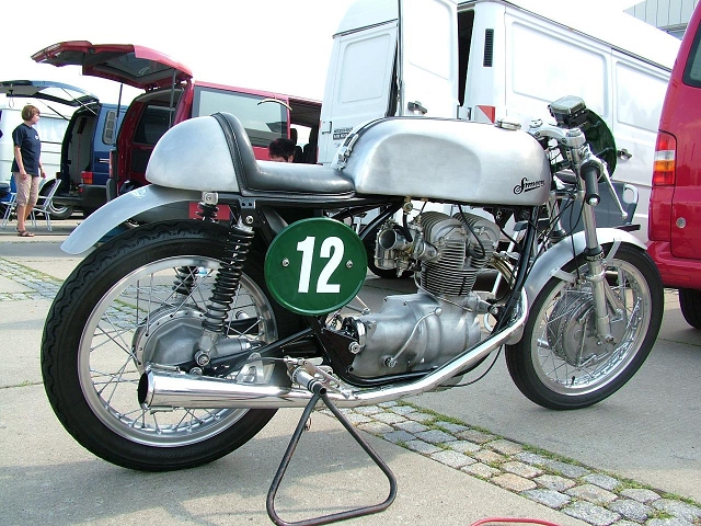 SIMSON RS 250/3 Eigenbau
stilvoll aufgebaut mit "feinen Zutaten"
von J. Teetz, Berlin; zu sehen in Zorbau 2013
