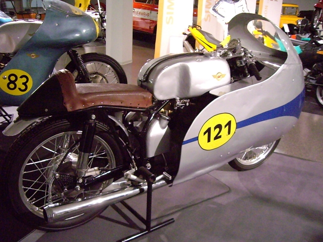 SIMSON RS 250/4
Exponat im Museum Suhl 2009
