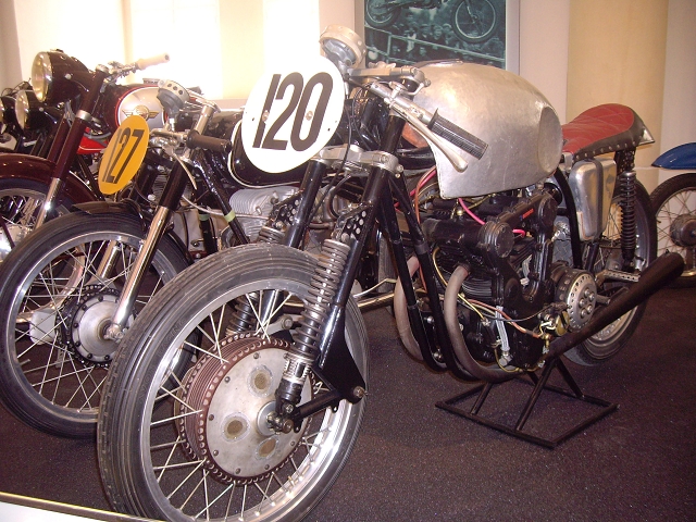 SIMSON RS 250/6
Museum Schloß Augustusburg 2011
