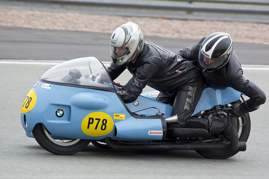 Stefan Schröder / Norbert Otto / BMW Kneeler 16 Zoll / Bj.1967 / Sachsenring-Classic 2015
[url=https://www.flickr.com/photos/96369108@N08/albums/72157655081886552/]Mehr Fotos vonder Sachsenring-Classic 2015[/url]
