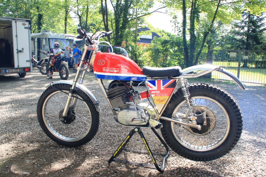 SaracenEV mit Sachs Motor
Das Motorrad wurde nur 150 mal gebaut, diese Saracen ist laut Rahmen Nummer die 69!
Schlüsselwörter: Ingo und Robert Emmerich Saracen