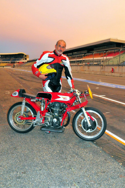 Paul Galles mit der Morini 250 Bialbero in Hockenheim (2010)
