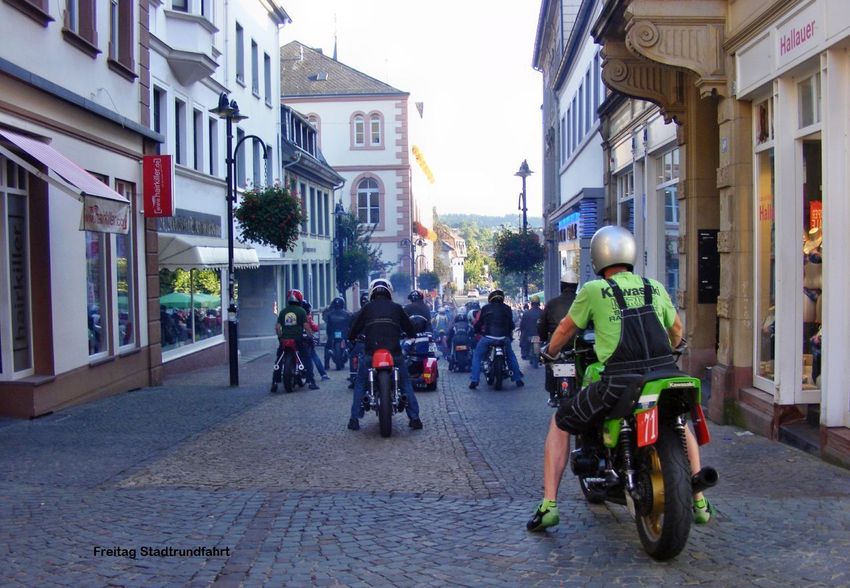 b_20_Stadtrundfahrt.jpg