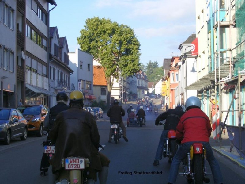 b_13_Stadtrundfahrt.jpg