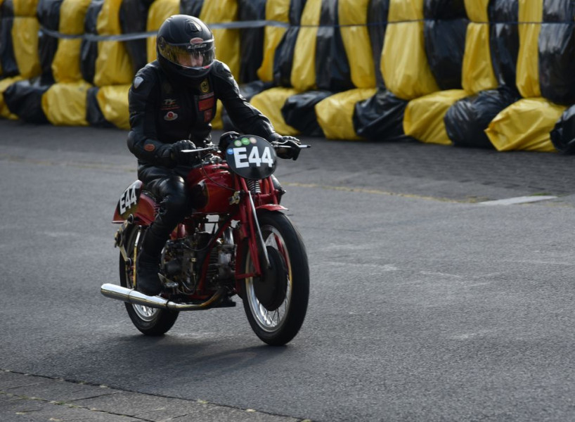 E44
 Bernd Gräf, Ludwigshöhe
Moto Guzzi Dondolino, 1949, 500 ccm
