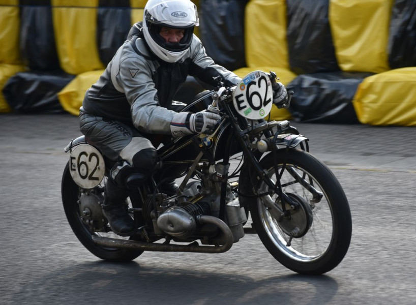 E62
Ivo Lohr, Praha
BMW R47, 1927, 494 ccm
