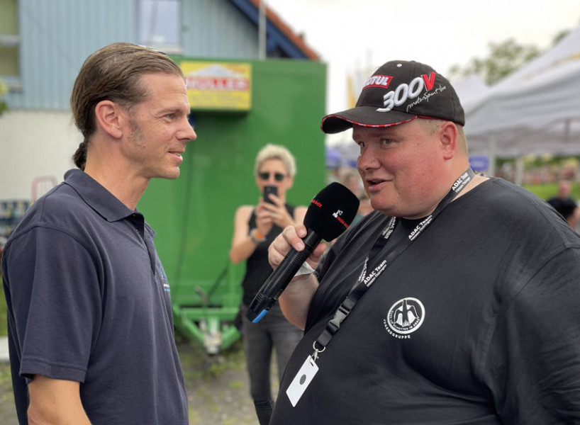 Schottenring Historic GP 2023
Sven Heimberger (Deutsches Zweirad- und NSU-Museum Neckarsulm) mit Streckensprecher Timo Neumann

