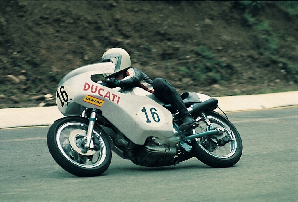 Paul Smart auf der Ducati 750 in Imola 1972