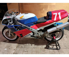 HONDA VFR 750 RC30
