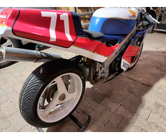 HONDA VFR 750 RC30 - 4