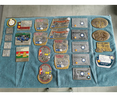 Konglomerat mit Motorradsport-Teilnehmerplaketten 1986 - 2000, 24 Stück