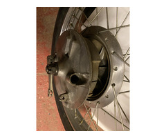 Vorderrad für Yamaha SR 250 SE, Trommelbremse, Steckachse. - 3