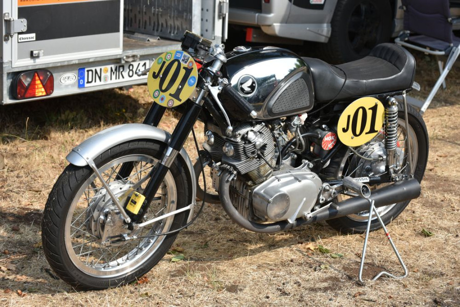J01
Ralf Eismar, Kreuzau
Honda Cb 77ss, 1964, 350 ccm
