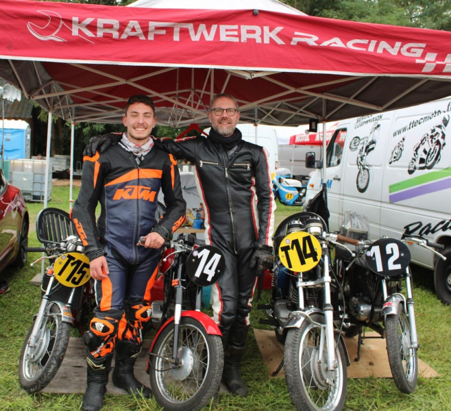 Boesenbiesen 2024 - Paddock
Stephane und Gilles mit unsere 4 Maico
